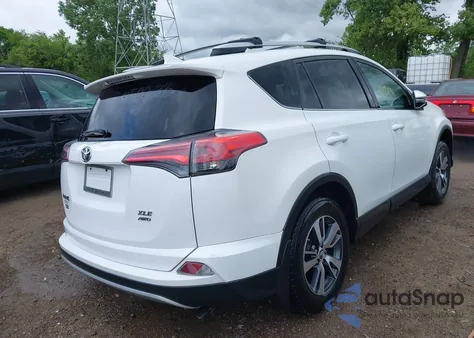 2016 Toyota Rav4 Xle z USA, uszkodzony, nr VIN 2T3RFREV8GW450273